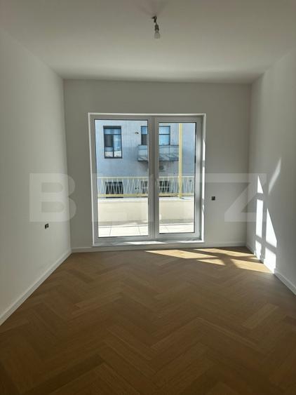 Apartament cu 3 camere semidecomandat în Central — fotografia 1