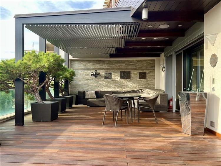 Apartament cu 8 camere decomandat în Herăstrău