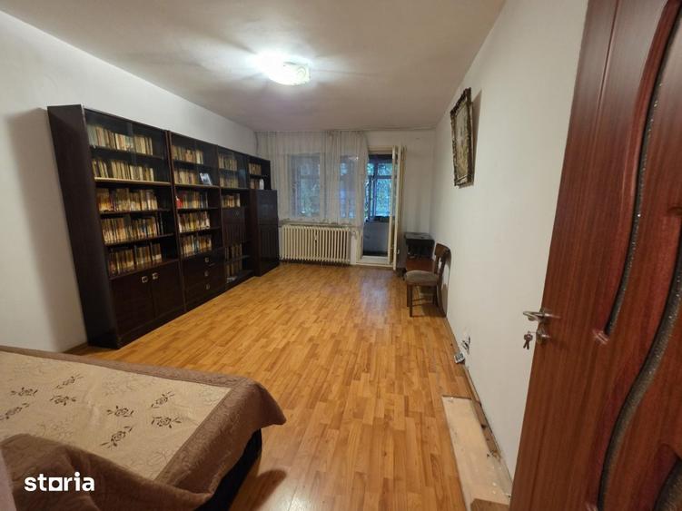 Apartament cu 3 camere decomandat în Dristor