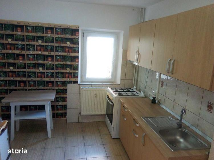 Apartament cu 3 camere decomandat, mobilat în Apusului