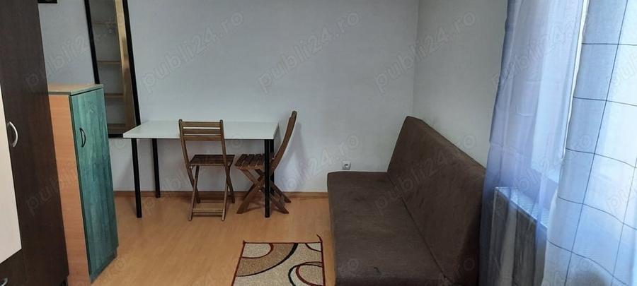 Garsonieră decomandată în Titan