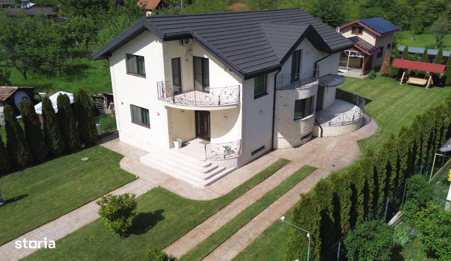 Casă cu 4 camere în Central