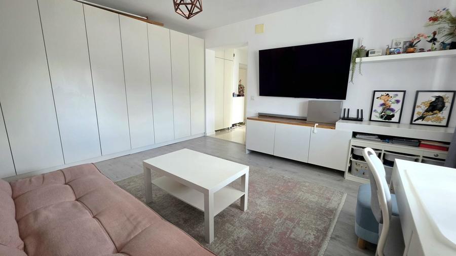 Apartament cu 3 camere semidecomandat în Grigorescu