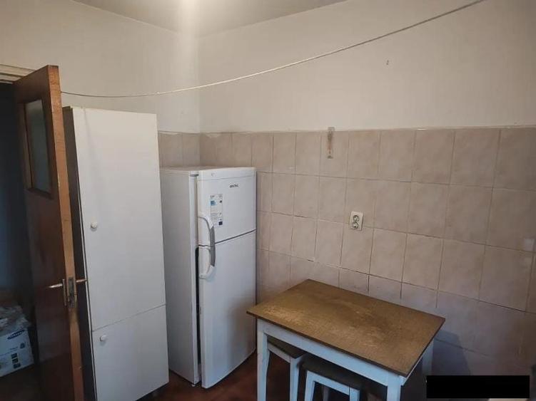 Apartament cu 3 camere semidecomandat în Câmpia Libertății