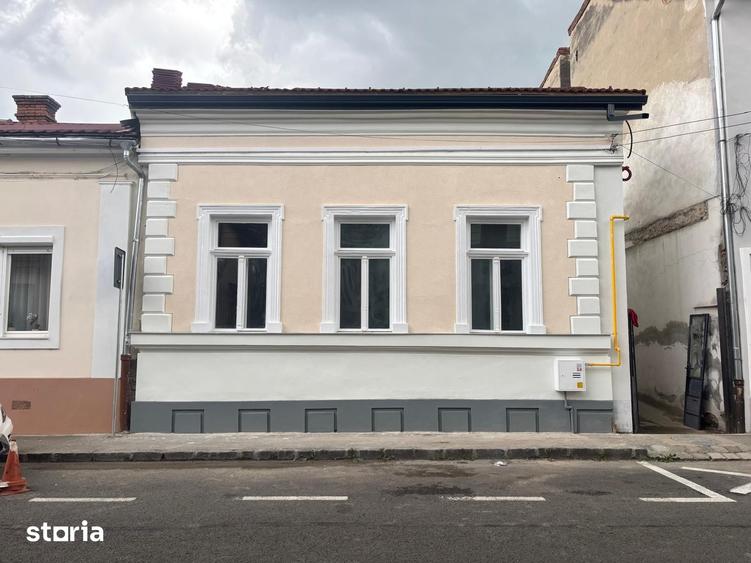 Casă cu 5 camere cu Teren 300 Mp în Central