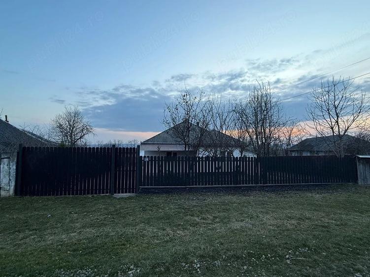 Casă cu Teren 1215 Mp în Hârtoape