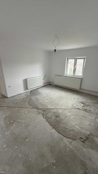 Apartament cu 2 camere decomandat în Slătinioara