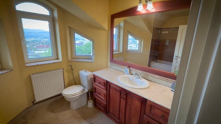 Casă cu Teren 850 Mp în Zăvoi
