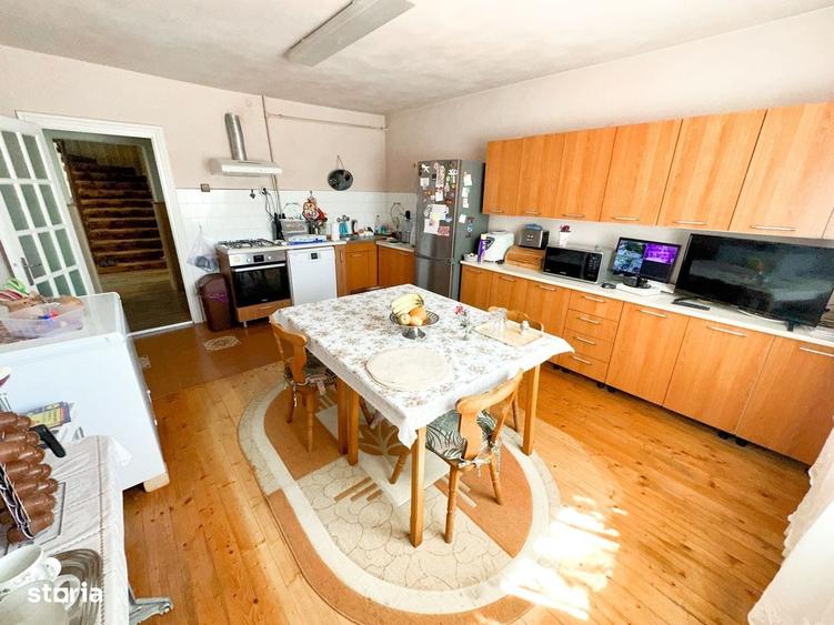 Casă cu 4 camere cu Teren 998 Mp în Central