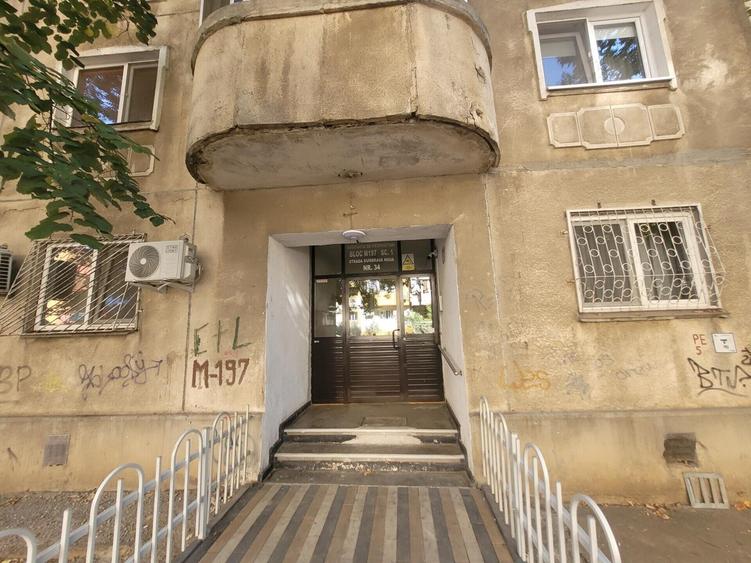 Apartament cu 3 camere decomandat în Sebastian