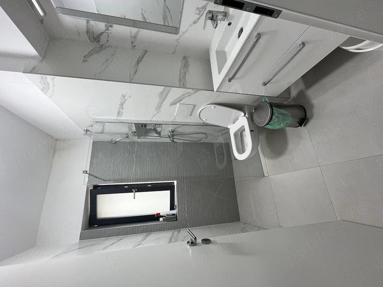 Apartament cu 3 camere decomandat în Exterior Vest