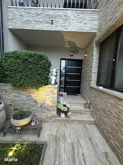 Casă cu 5 camere cu Teren 240 Mp în Central