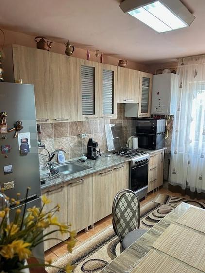 Apartament cu 3 camere decomandat, mobilat în Zorilor