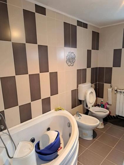 Casă cu Teren 100 Mp în Central