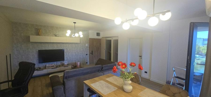 Apartament cu 2 camere semidecomandat, mobilat în Colentina