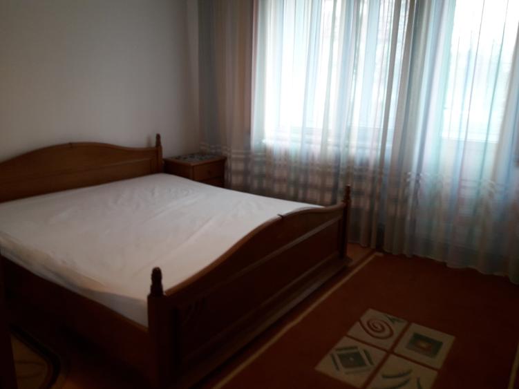 Apartament cu 4 camere decomandat în Independenței
