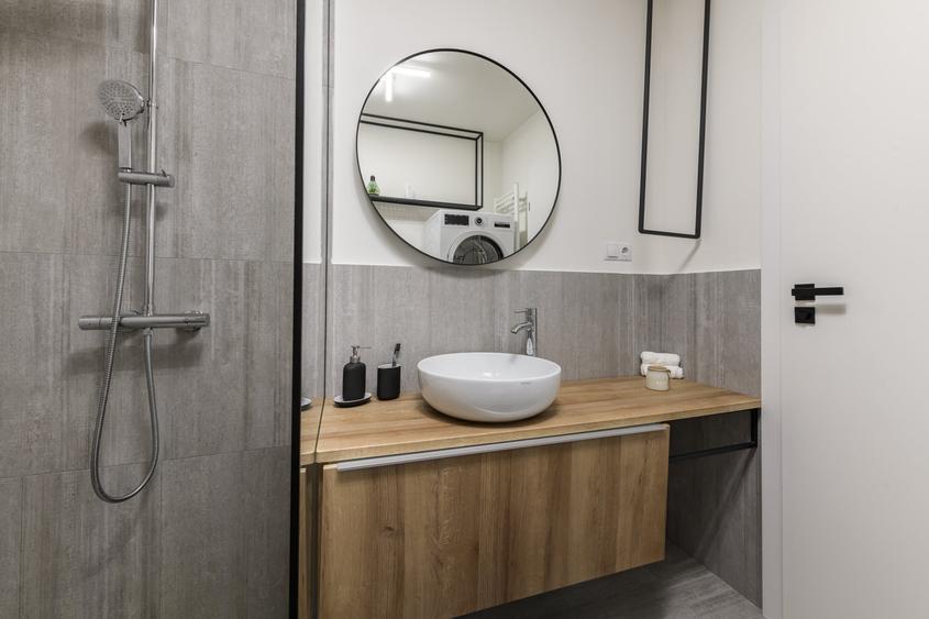 Apartament cu 2 camere semidecomandat, mobilat în Plopilor