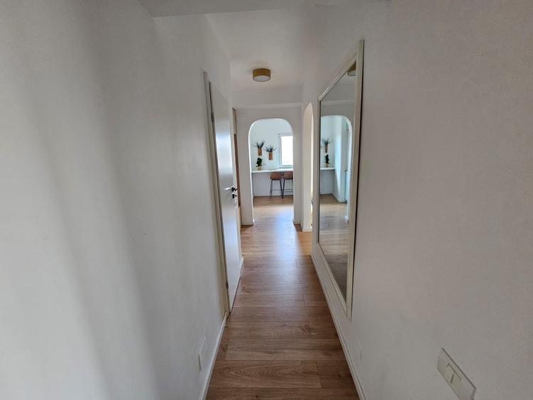Apartament cu 3 camere semidecomandat în Națiunile Unite