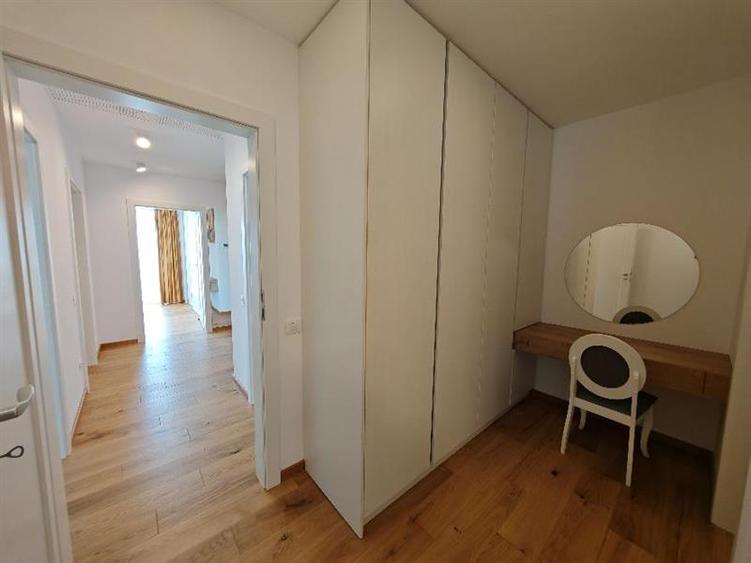 Apartament cu 3 camere decomandat, mobilat în Astra