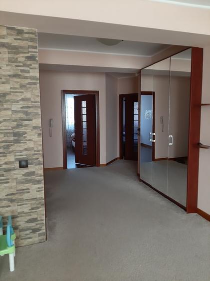 Apartament cu 3 camere decomandat în Exterior Vest