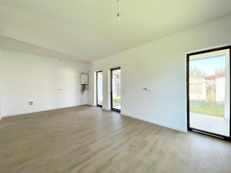 Duplex cu 4 camere cu Canalizare în Moșnița Nouă