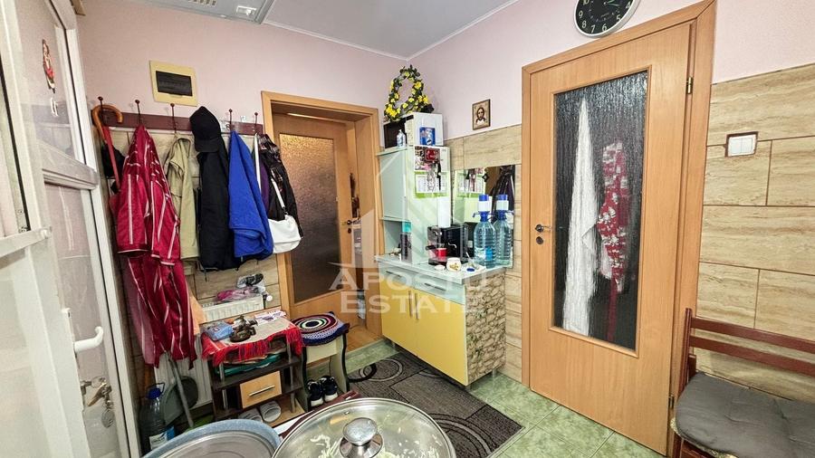 Apartament cu 2 camere nedecomandat, mobilat în Badea Cârțan