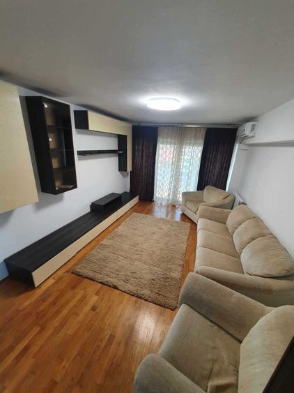 Apartament cu 3 camere decomandat în Exterior Vest