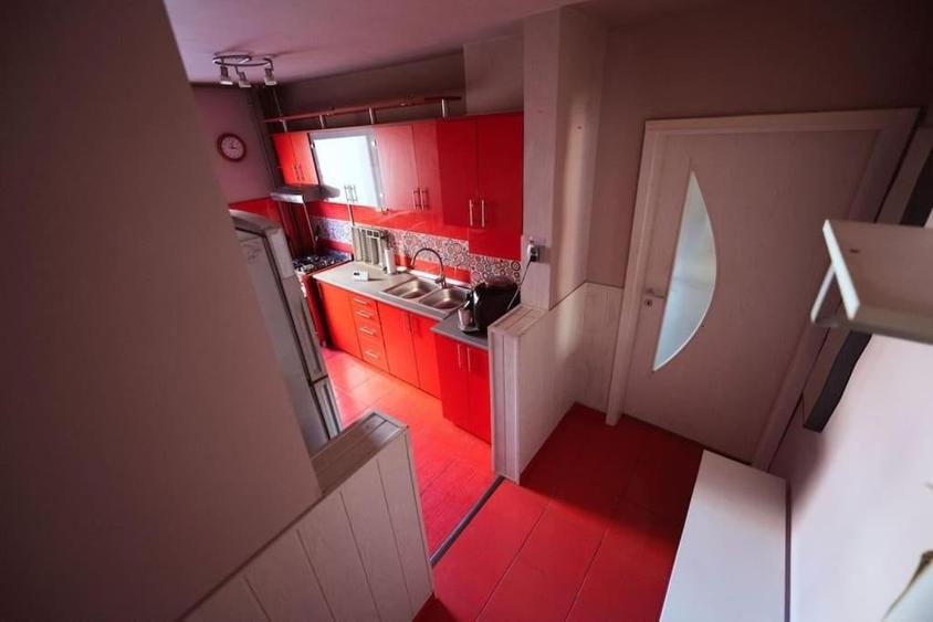 Apartament cu 2 camere semidecomandat, mobilat în Complex Studențesc
