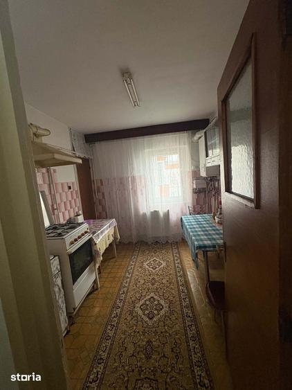 Apartament cu 3 camere decomandat în Astra