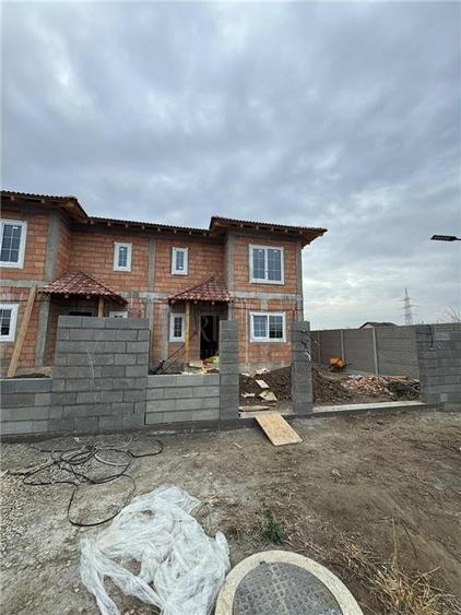 Duplex cu 5 camere cu Teren 320 Mp în Moșnița Nouă