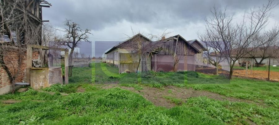 Casă individuală cu 4 camere cu Canalizare în Peretu