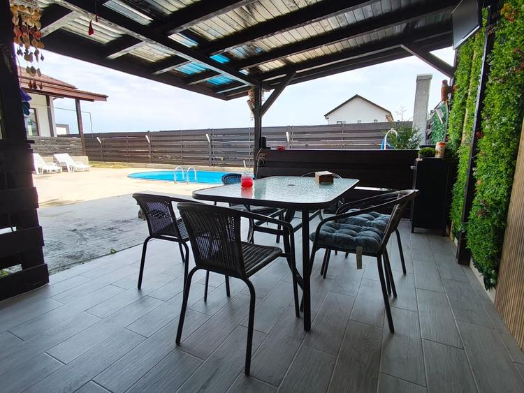 Casă cu 3 camere cu Piscina în Săbăreni
