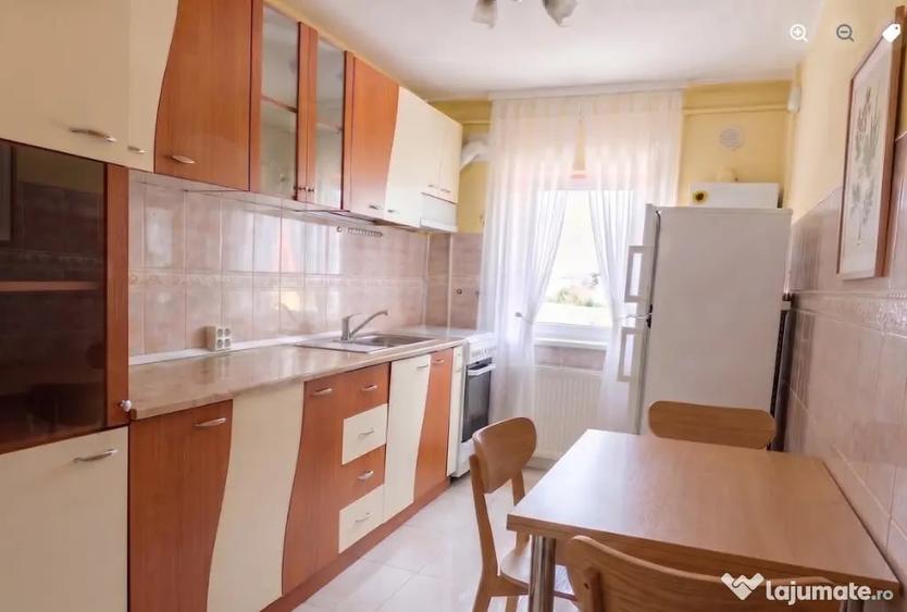 Apartament cu 3 camere decomandat în Triaj