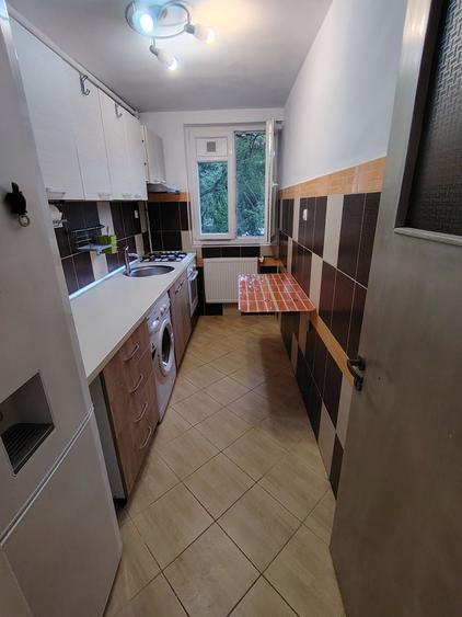 Apartament cu 2 camere decomandat în Apărătorii Patriei