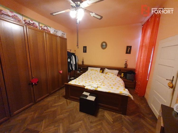 Apartament cu 3 camere nedecomandat, mobilat în P-ța Maria