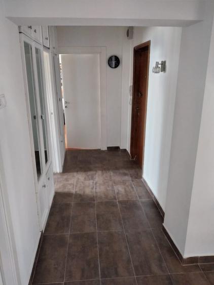 Apartament cu 3 camere decomandat în Beller