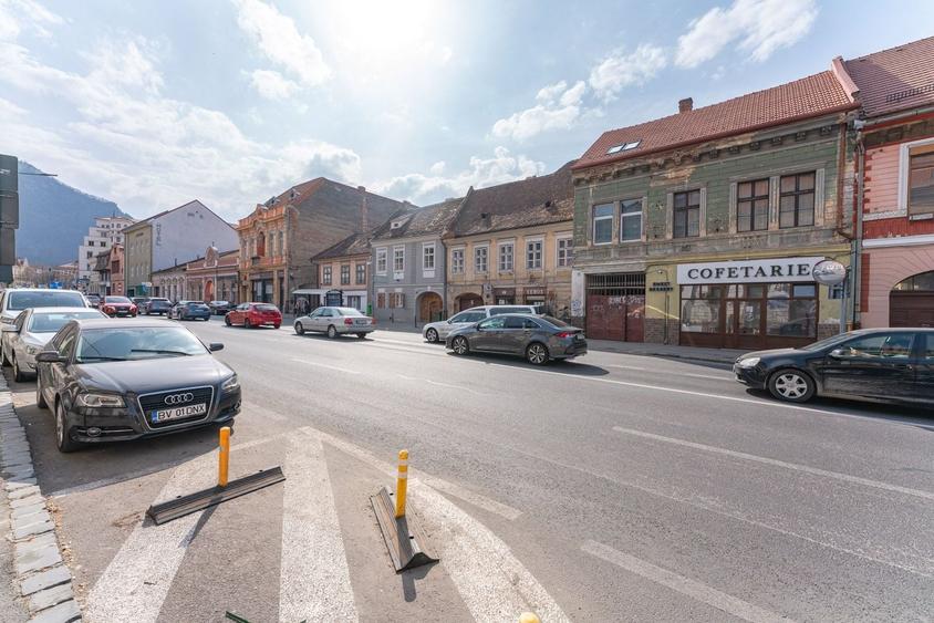 Casă individuală cu 16 camere cu Canalizare în Brașovul Vechi