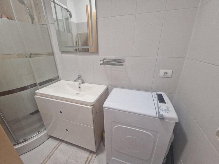 Apartament cu 2 camere semidecomandat în Palazu Mare