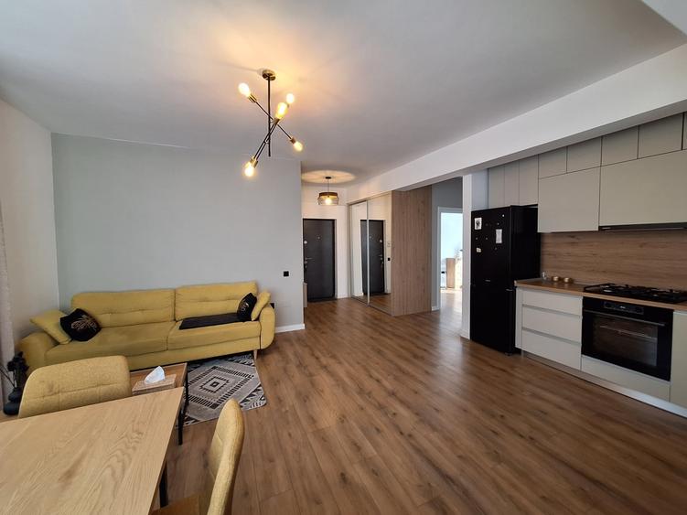 Apartament cu 3 camere semidecomandat, mobilat în Florești
