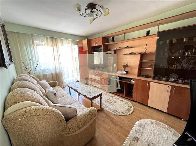 Apartament cu 3 camere decomandat, mobilat în Valea Aurie