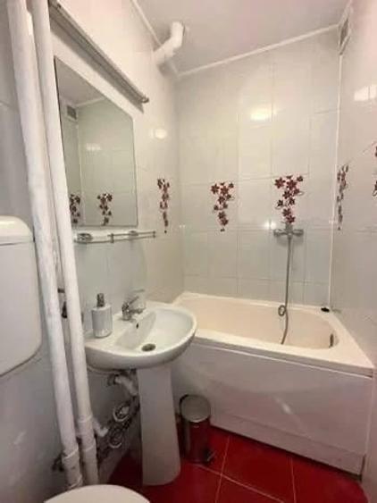 Apartament cu 2 camere semidecomandat în Intim
