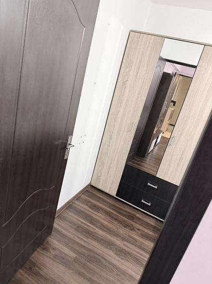 Apartament cu 3 camere semidecomandat în Turnu Măgurele