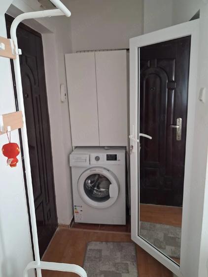 Garsonieră decomandată în Titan