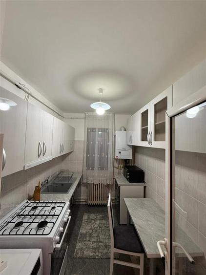 Apartament cu 2 camere semidecomandat, mobilat în Podu Roș
