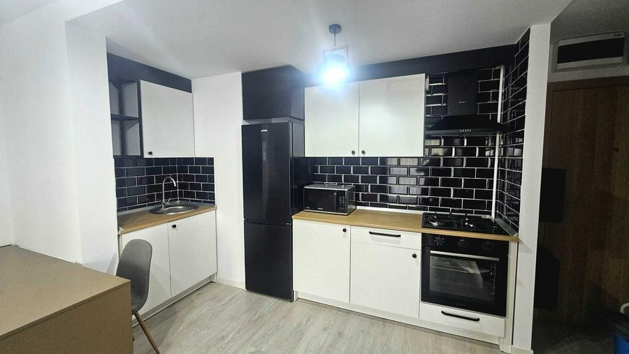 Apartament cu 2 camere semidecomandat în Costin Georgian