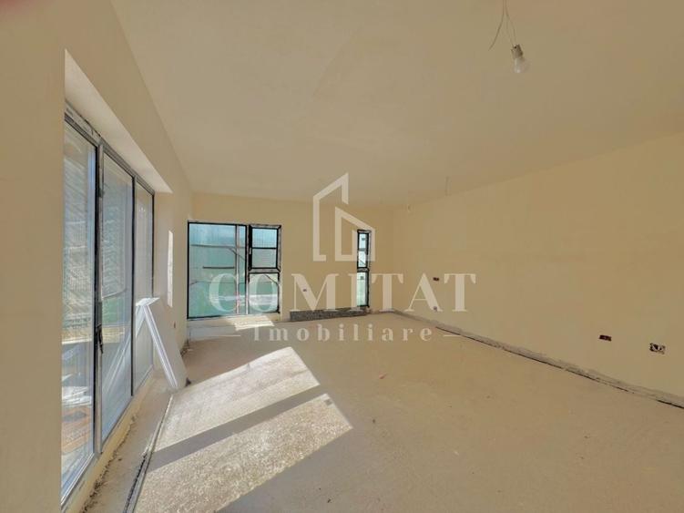 Apartament cu 4 camere semidecomandat în Mănăștur