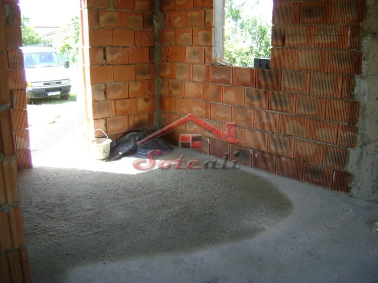 Casă cu Teren 650 Mp în Cornu