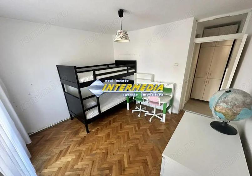Apartament cu 4 camere decomandat în Cetate