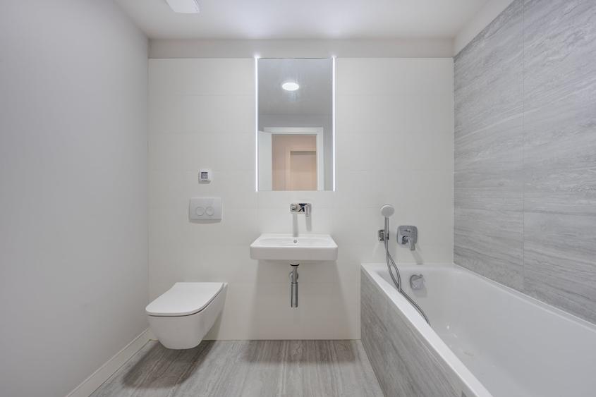 Apartament cu 3 camere semidecomandat în Aviației