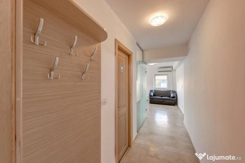Apartament cu 3 camere decomandat în Drumul Sării